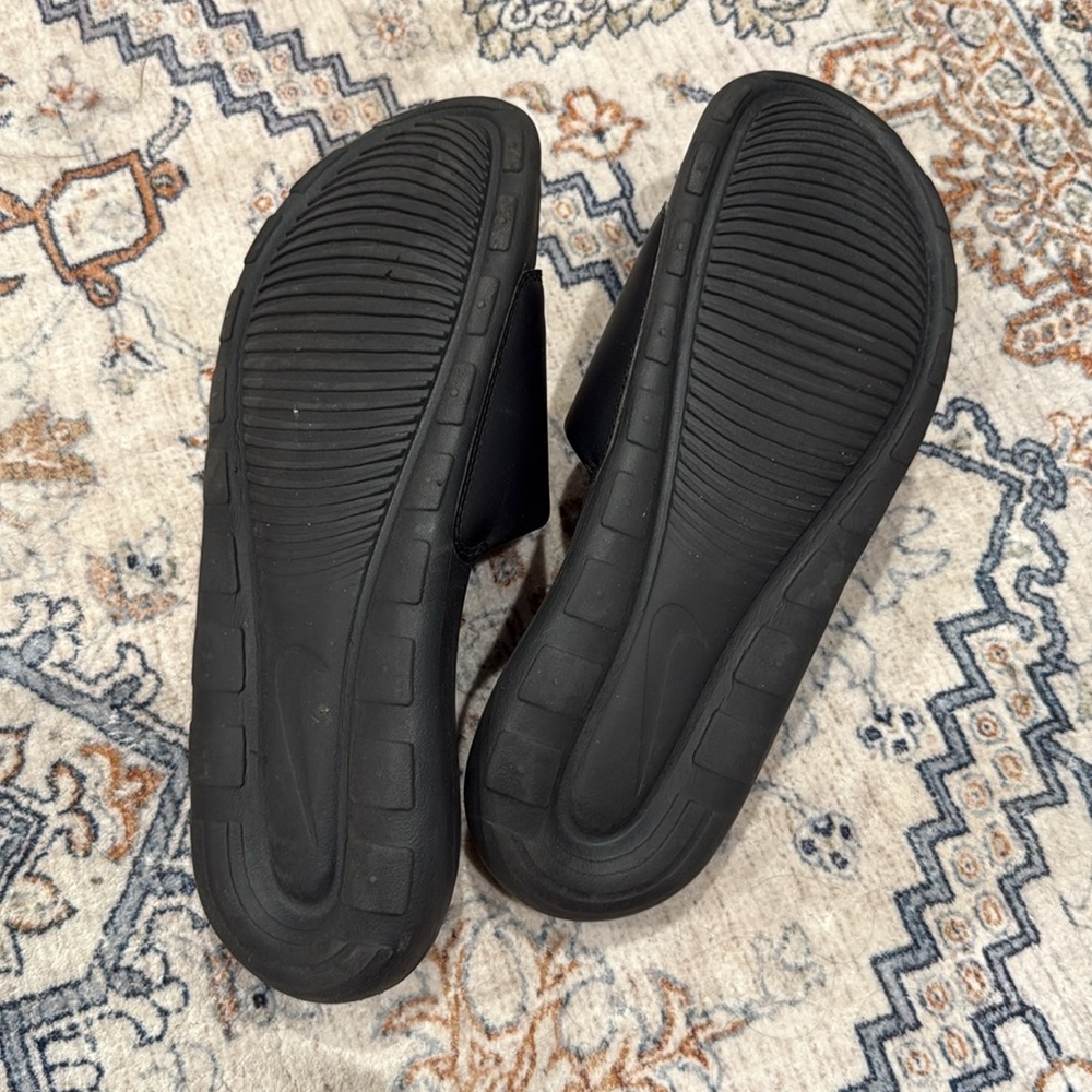 Nike Slides - Picture 2 of 3